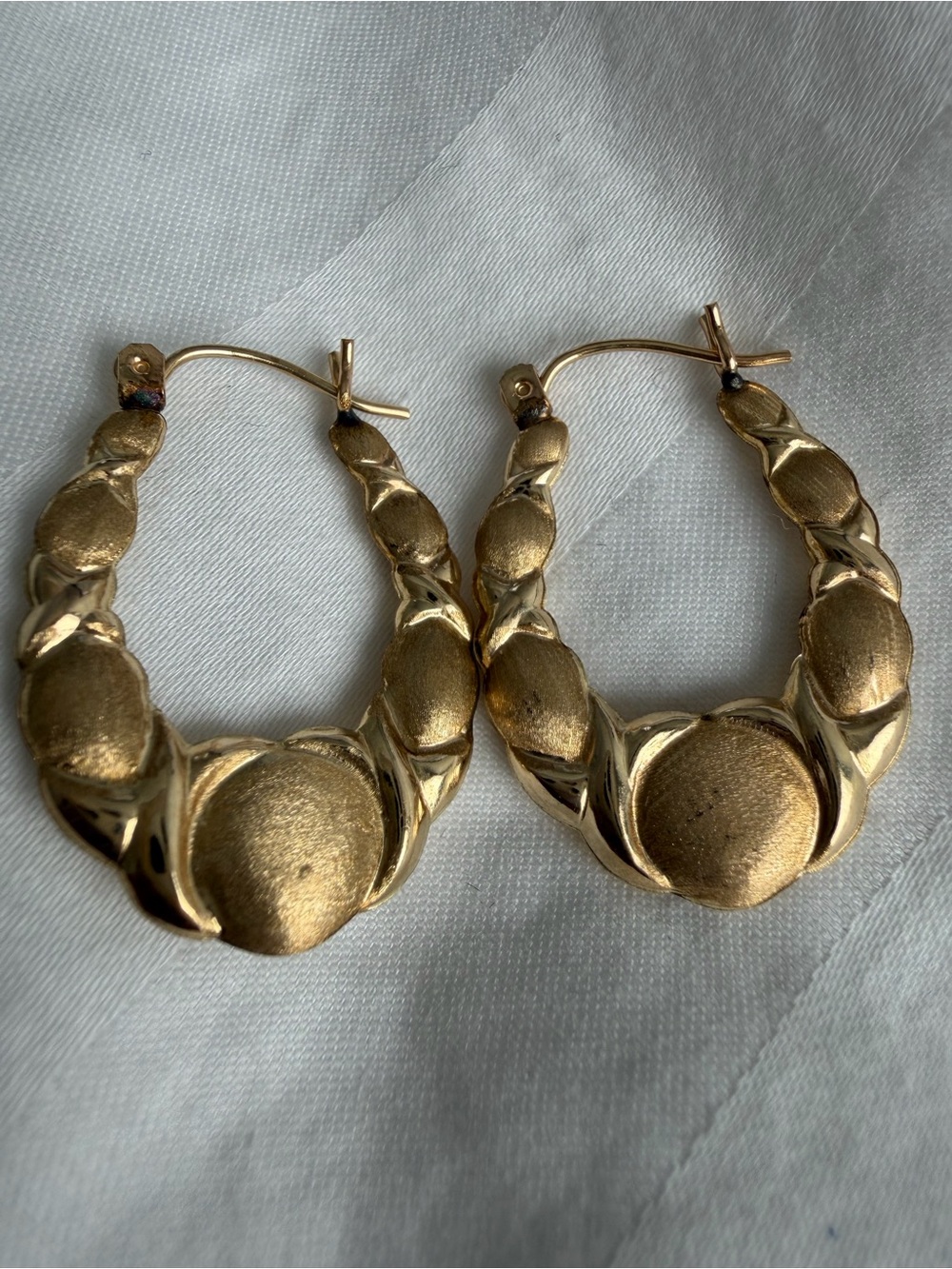 Vintage 10K Solid Gold Sculptural Nugget Hoop Earrings 1.40g